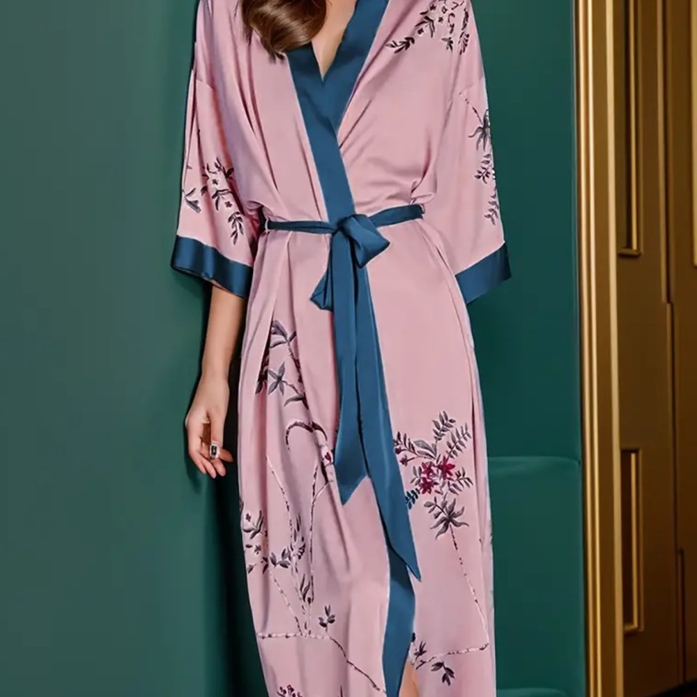 Silky Robe - Picture 2 of 7